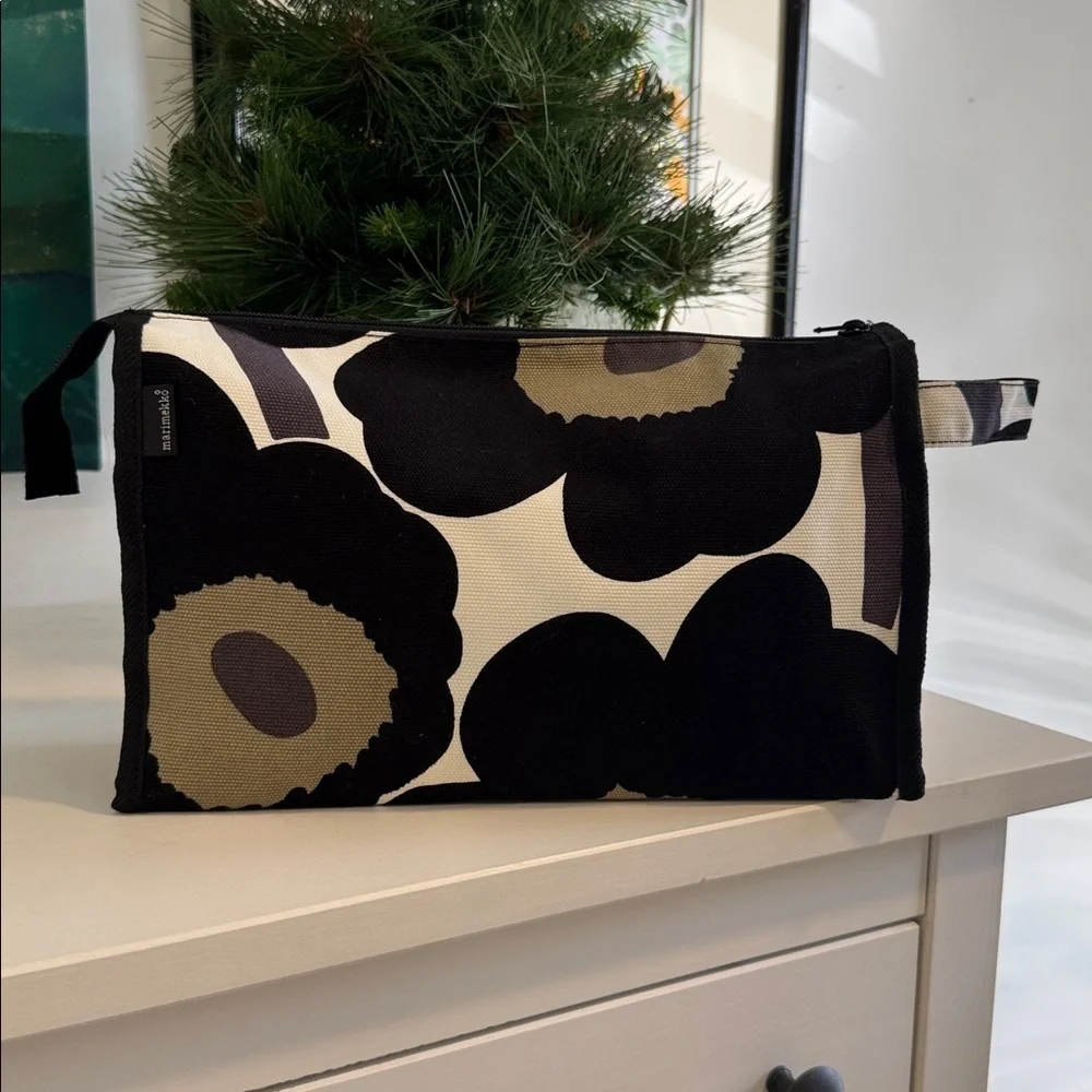 Marimekko Black and White Poppy Unikko Pattern Toiletry Travel Unisex Bag - Picture 1 of 9